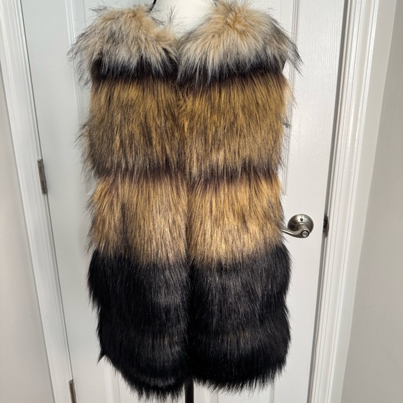 Dolce Cabo Faux Fur Vest, Small - Picture 4 of 10